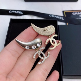 CHANEL серьги-гвоздики, элегантные изящные, с прекрасным дизайном