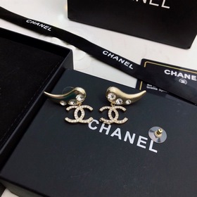 CHANEL серьги-гвоздики, элегантные изящные, с прекрасным дизайном