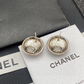 Официальный сайт продает популярные модели. Новая версия Chanel с