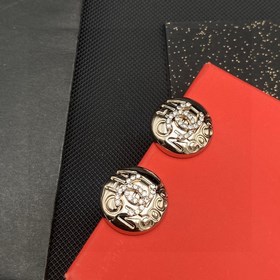 Официальный сайт продает популярные модели. Новая версия Chanel с