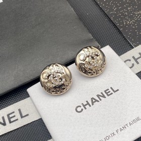 Официальный сайт продает популярные модели. Новая версия Chanel с