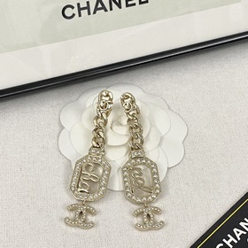 Код E2339 0267825 Популярные серьги Chanel. Новинка. Chanel 23 Се
