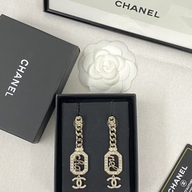 Код E2339 0267825 Популярные серьги Chanel. Новинка. Chanel 23 Се