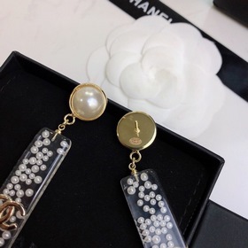 Z-модель, CHANEL, акриловые серьги новой модели, элегантный изыск