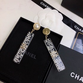 Z-модель, CHANEL, акриловые серьги новой модели, элегантный изыск