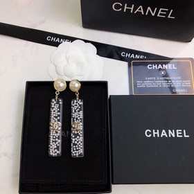 Z-модель, CHANEL, акриловые серьги новой модели, элегантный изыск