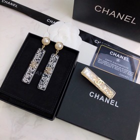 Z-модель, CHANEL, акриловые серьги новой модели, элегантный изыск