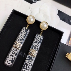 Z-модель, CHANEL, акриловые серьги новой модели, элегантный изыск