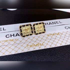 Chanel 2023 весна-лето, новые серьги с кожаным шнурком Очень прив