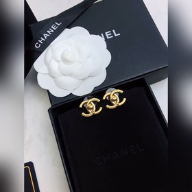 Chanel 2023 год, новинка, синхронный выпуск в магазинах, серьги-г