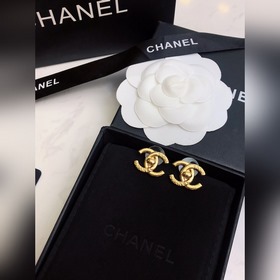 Chanel 2023 год, новинка, синхронный выпуск в магазинах, серьги-г