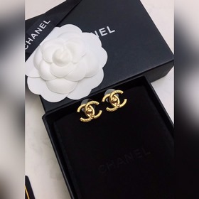 Chanel 2023 год, новинка, синхронный выпуск в магазинах, серьги-г