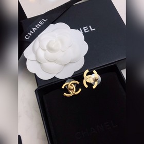 Chanel 2023 год, новинка, синхронный выпуск в магазинах, серьги-г