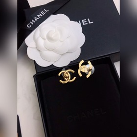 Chanel 2023 год, новинка, синхронный выпуск в магазинах, серьги-г