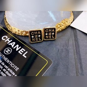 Chanel квадратные серьги с двойной буквой C.