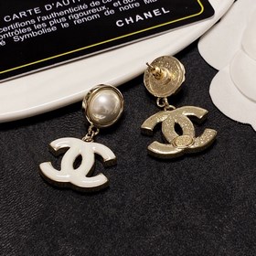 Новые модели от CHANEl, синхронно представленные в магазинах. Нов