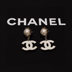 Новые модели от CHANEl, синхронно представленные в магазинах. Нов