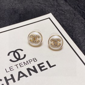 Chanel милые серьги в лаконичном стиле. Эти серьги действительно