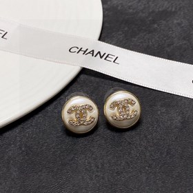 Chanel милые серьги в лаконичном стиле. Эти серьги действительно 
