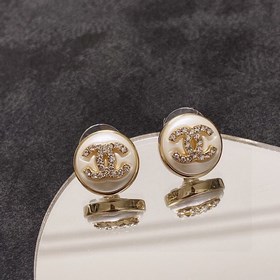 Chanel милые серьги в лаконичном стиле. Эти серьги действительно 