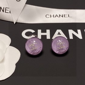 Сережки-гвоздики с фиолетовым кристаллом от Chanel. Новая модель