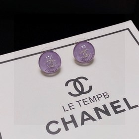 Сережки-гвоздики с фиолетовым кристаллом от Chanel. Новая модель 