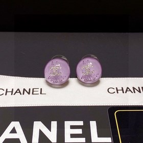 Сережки-гвоздики с фиолетовым кристаллом от Chanel. Новая модель 
