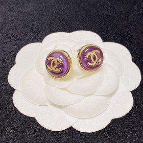 Chanel маленькие серьги с двойным C в конфети-цветах. Эти серьги