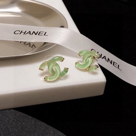 Серьги Chanel, светло-зеленые, прозрачные. Модели Chanel не нужда
