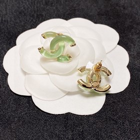Серьги Chanel, светло-зеленые, прозрачные. Модели Chanel не нужда