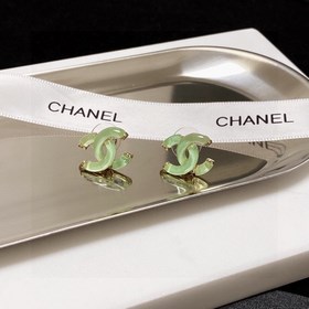 Серьги Chanel, светло-зеленые, прозрачные. Модели Chanel не нужда