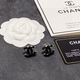 Серьги Chanel, черные, прозрачные. Модели Chanel не нуждаются в п