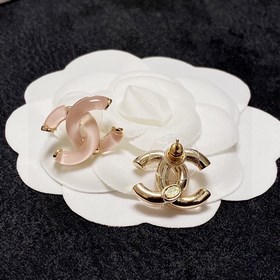 Серьги Chanel, нежно-розовые, прозрачные. Модели Chanel не нуждаю