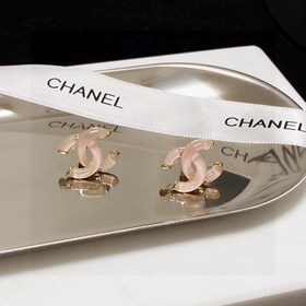 Серьги Chanel, нежно-розовые, прозрачные. Модели Chanel не нуждаю