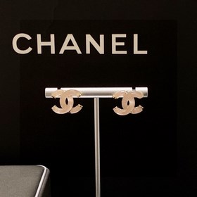 Серьги Chanel, нежно-розовые, прозрачные. Модели Chanel не нуждаю