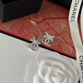 Chanel подержанные серьги с двойной буквой C. Модели Chanel не ну