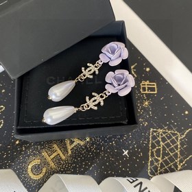 Chanel подержанные серьги. Модели Chanel не нуждаются в представл