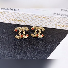 Новые сережки-гвоздики CHANEL с двойным символом «C» из латуни, с