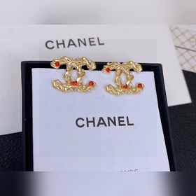 Новые сережки-гвоздики CHANEL с двойным символом «C» из латуни, с