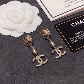 Реальные фотографии. В наличии высококачественные серьги CHANEL с