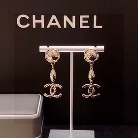 Реальные фотографии. В наличии высококачественные серьги CHANEL с