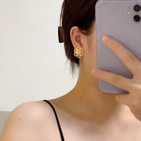 Новые серьги Chanel с двойным C-образным узором. Эти серьги дейст