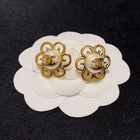 Новые серьги Chanel с двойным C-образным узором. Эти серьги дейст