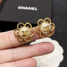 Новые серьги Chanel с двойным C-образным узором. Эти серьги дейст