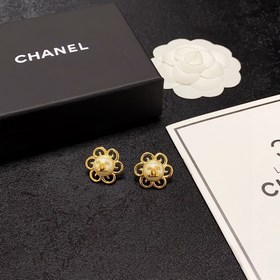 Новые серьги Chanel с двойным C-образным узором. Эти серьги дейст