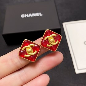 Новые серьги Chanel с двойным символом «C» в форме квадрата, крас