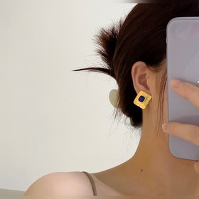 Новые серьги Chanel с двойной буквой C из серии Kangpeng в стиле