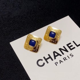 Новые серьги Chanel с двойной буквой C из серии Kangpeng в стиле