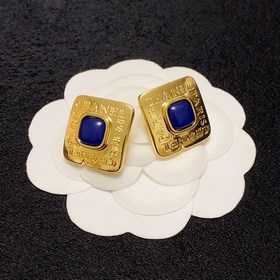 Новые серьги Chanel с двойной буквой C из серии Kangpeng в стиле