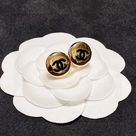 Chanel - милые серьги-пуговицы в лаконичном стиле. В последнее вр
